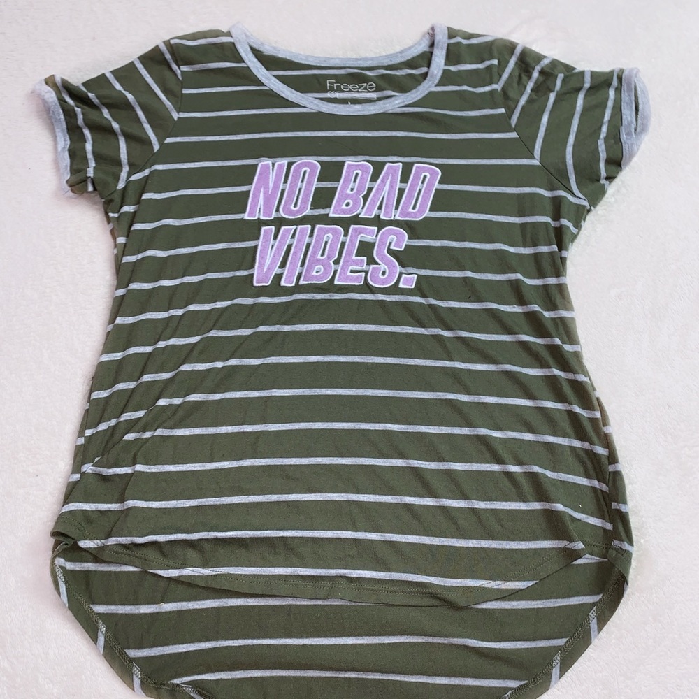 “No bad vibes”striped shirt